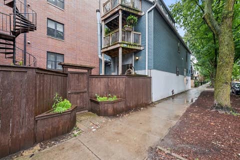 Tiny photo for 1009 W Wolfram Street #1E, Chicago, IL 60657 (MLS # 12715168)