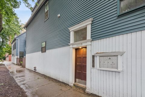 Tiny photo for 1009 W Wolfram Street #1E, Chicago, IL 60657 (MLS # 12715168)