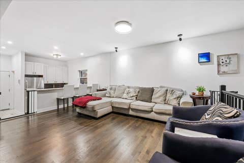 Tiny photo for 1009 W Wolfram Street #1E, Chicago, IL 60657 (MLS # 12715168)