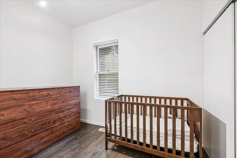 Tiny photo for 1009 W Wolfram Street #1E, Chicago, IL 60657 (MLS # 12715168)