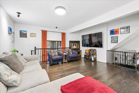 Tiny photo for 1009 W Wolfram Street #1E, Chicago, IL 60657 (MLS # 12715168)
