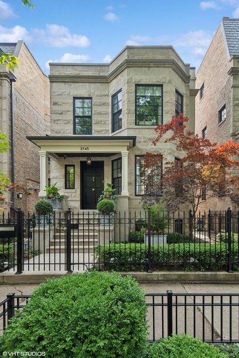 3745 N Lakewood Avenue Chicago IL 60613
