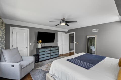 Tiny photo for 6133 N LENOX Avenue, Chicago, IL 60646 (MLS # 12717744)