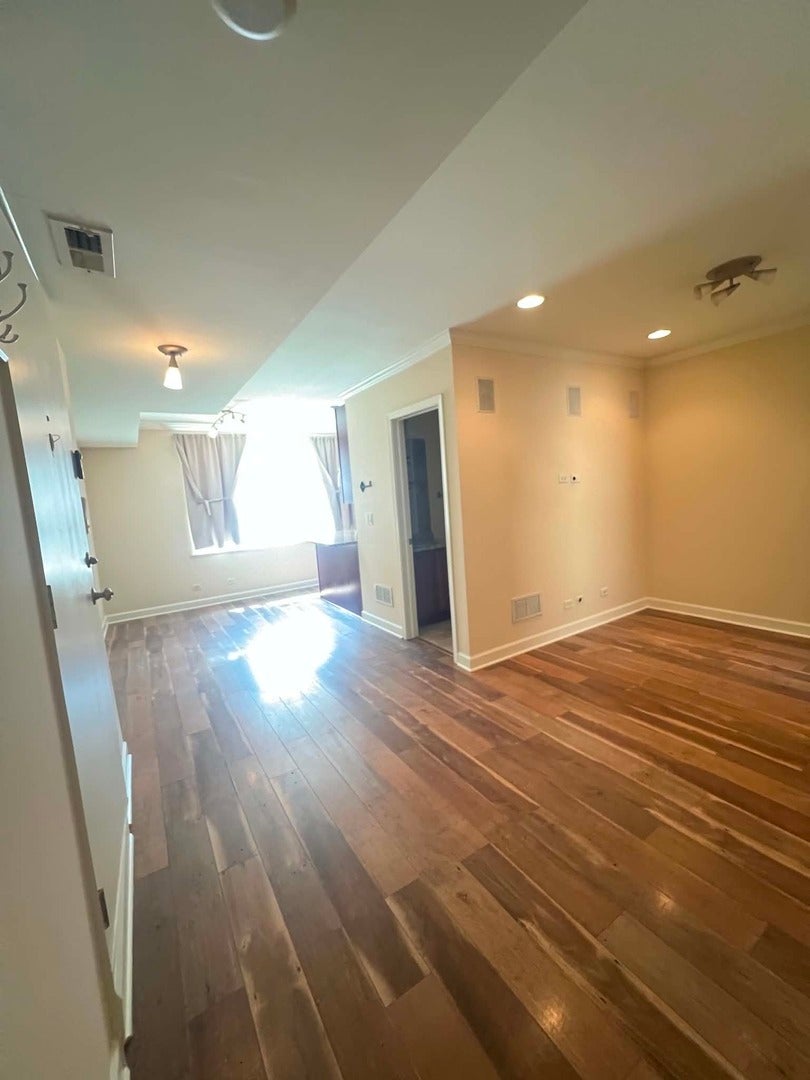 3733 N MILWAUKEE Avenue G-4