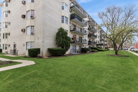 Tiny photo for 5506 Lincoln Avenue #A511, Morton Grove, IL 60053 (MLS # 12619446)