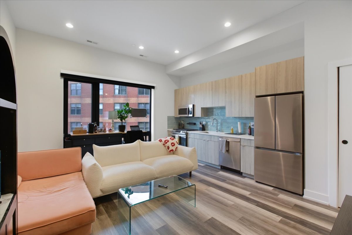 2317 N Clark Street 410