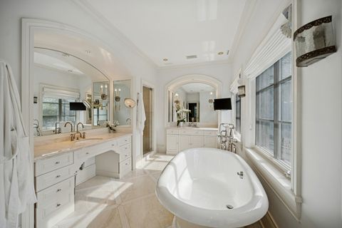 Tiny photo for 528 Roslyn Road, Kenilworth, IL 60043 (MLS # 12543573)