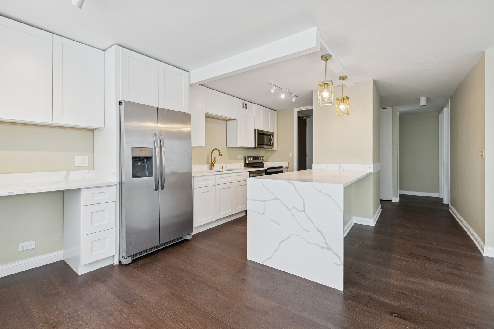 655 W IRVING PARK Road 5202