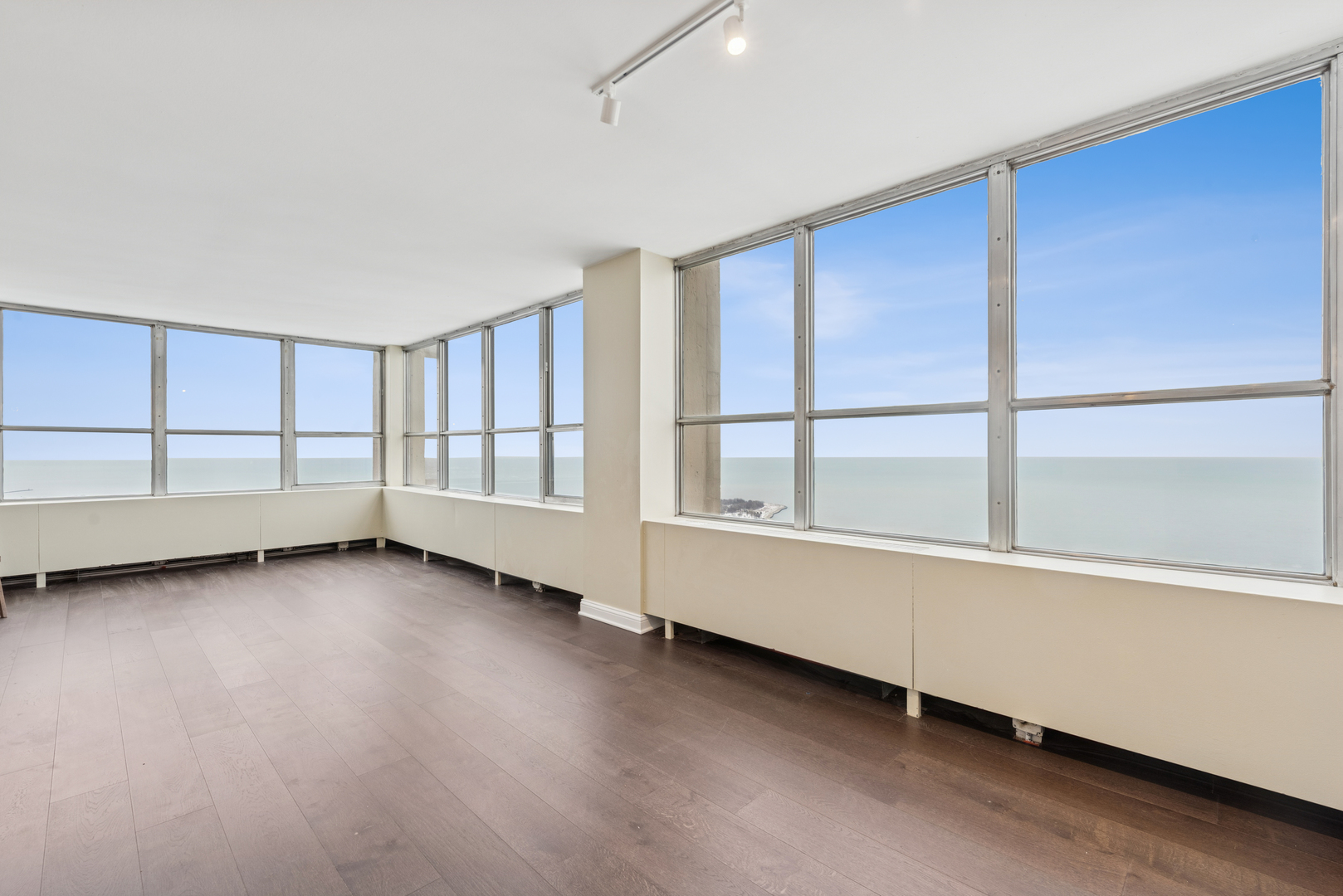 655 W IRVING PARK Road 5202