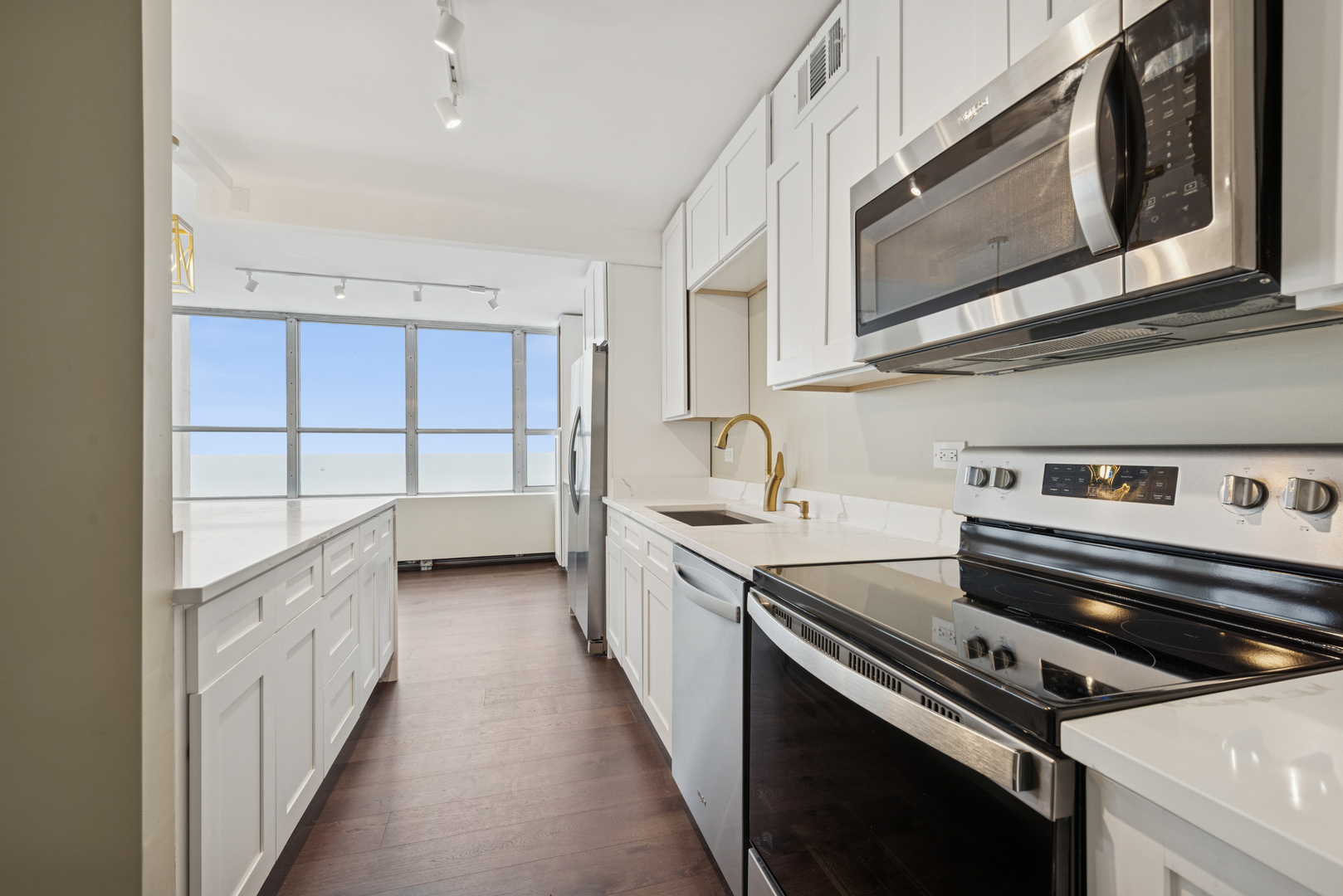 655 W IRVING PARK Road 5202