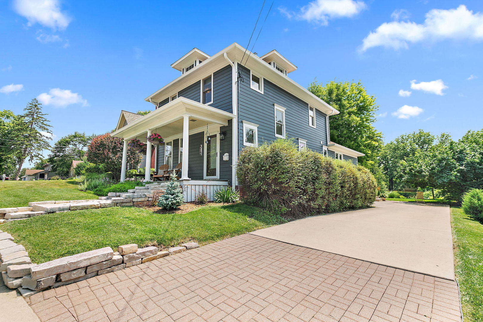 512 Barrington Avenue