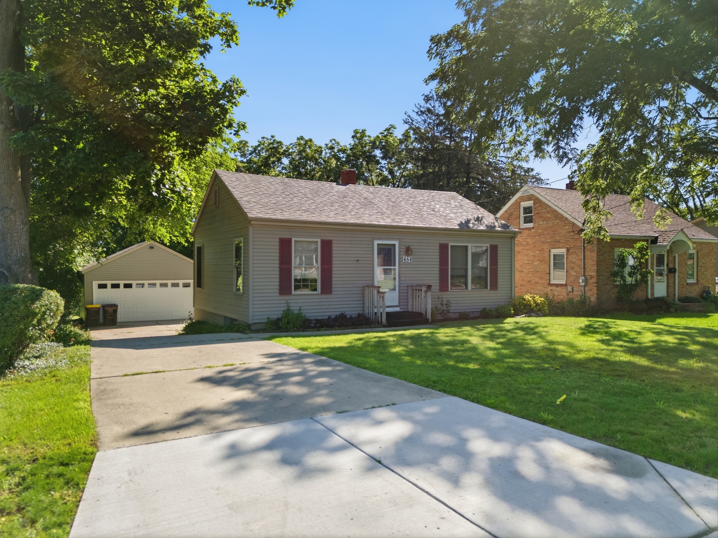 658 Pleasant Street