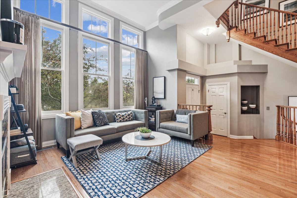 2081 Valor Court