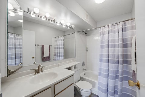 Tiny photo for 1800 Huntington Boulevard #AE607, Hoffman Estates, IL 60169 (MLS # 12646282)