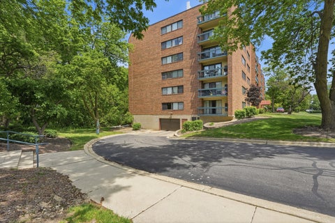 Tiny photo for 1800 Huntington Boulevard #AE607, Hoffman Estates, IL 60169 (MLS # 12646282)