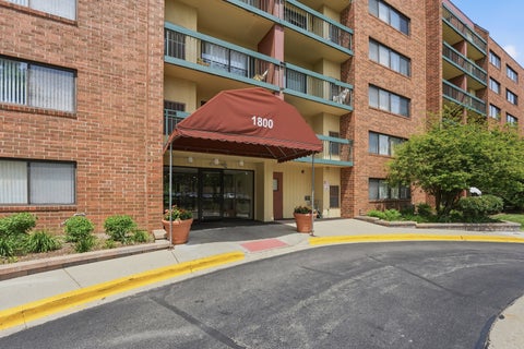 Tiny photo for 1800 Huntington Boulevard #AE607, Hoffman Estates, IL 60169 (MLS # 12646282)