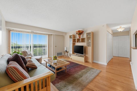 Tiny photo for 1800 Huntington Boulevard #AE607, Hoffman Estates, IL 60169 (MLS # 12646282)