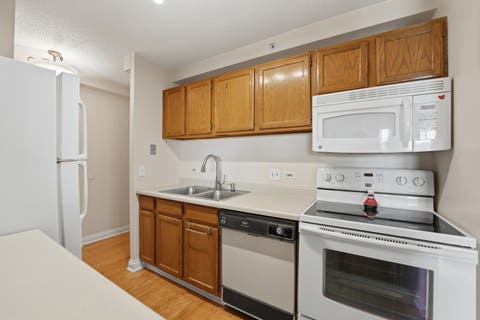 Tiny photo for 1800 Huntington Boulevard #AE607, Hoffman Estates, IL 60169 (MLS # 12646282)