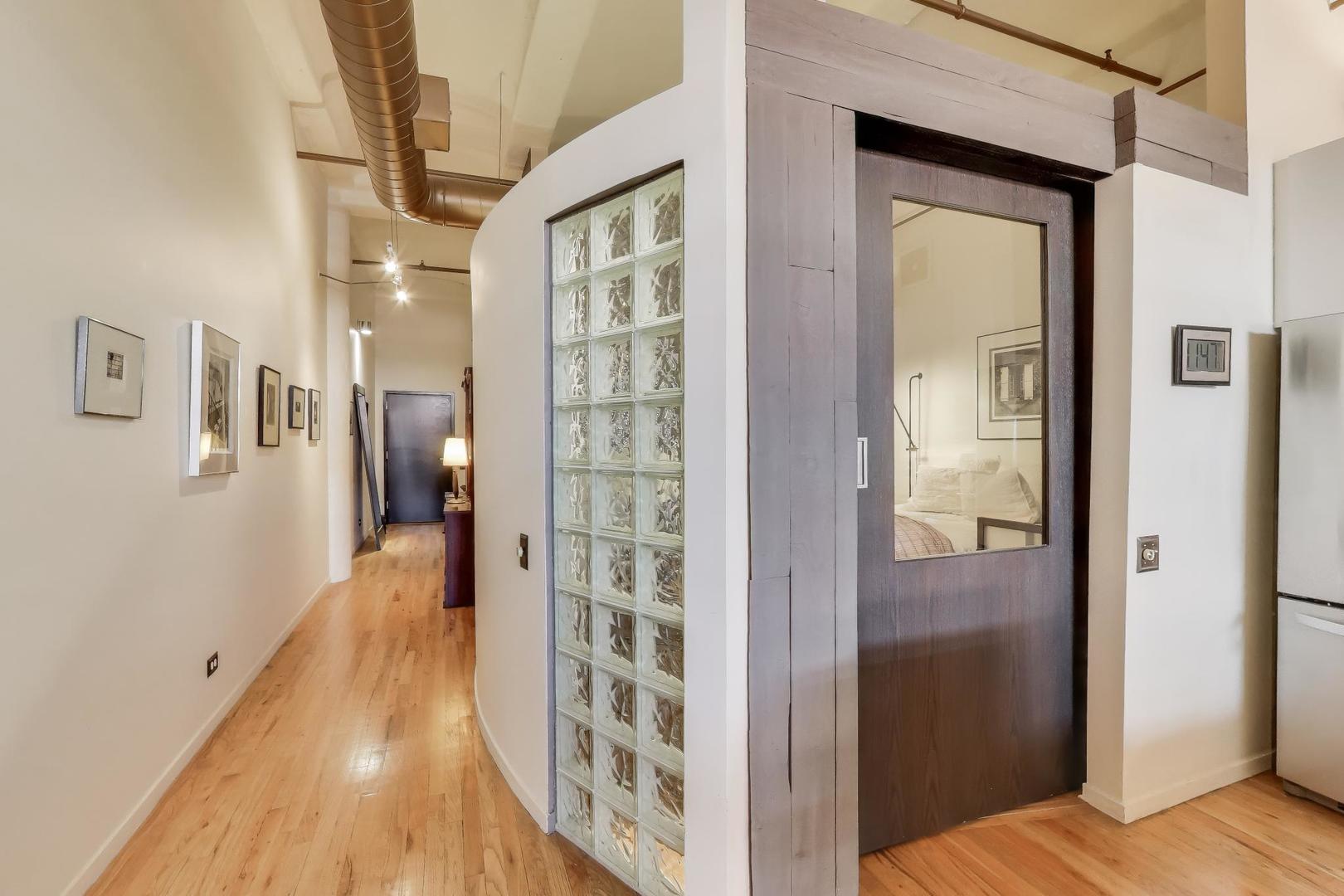 1000 W washington Boulevard 418