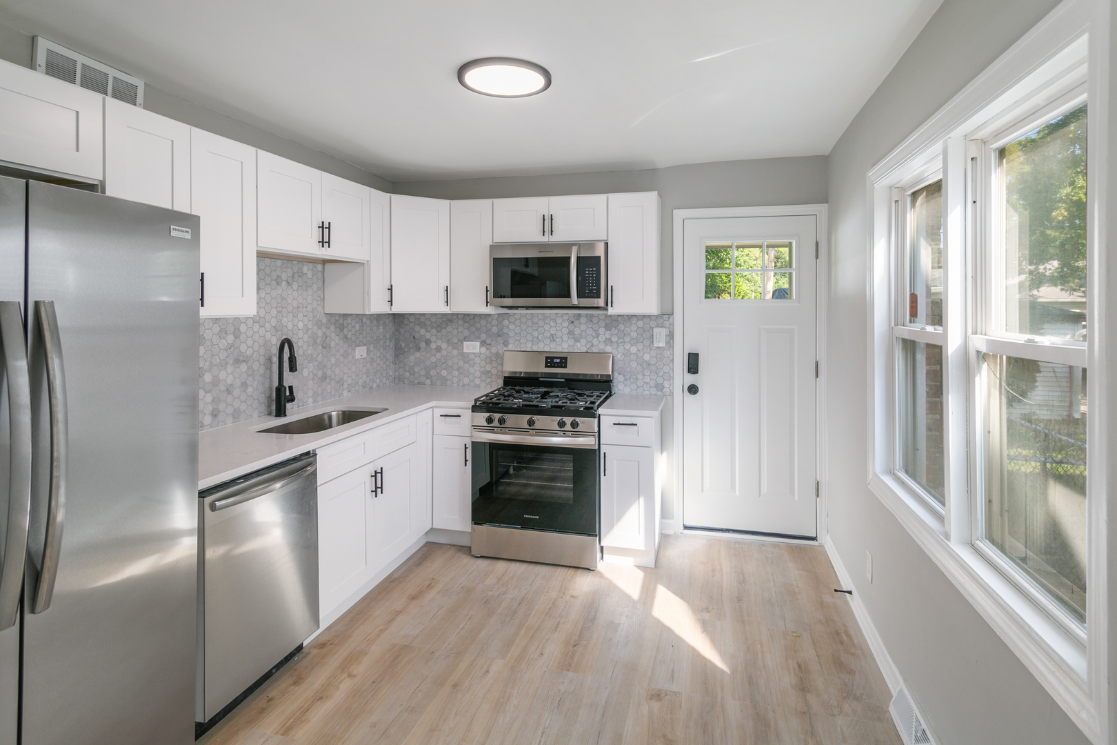 1363 KENILWORTH Drive