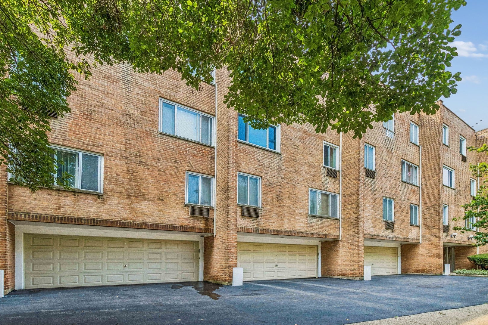 777 Hinman Avenue 35