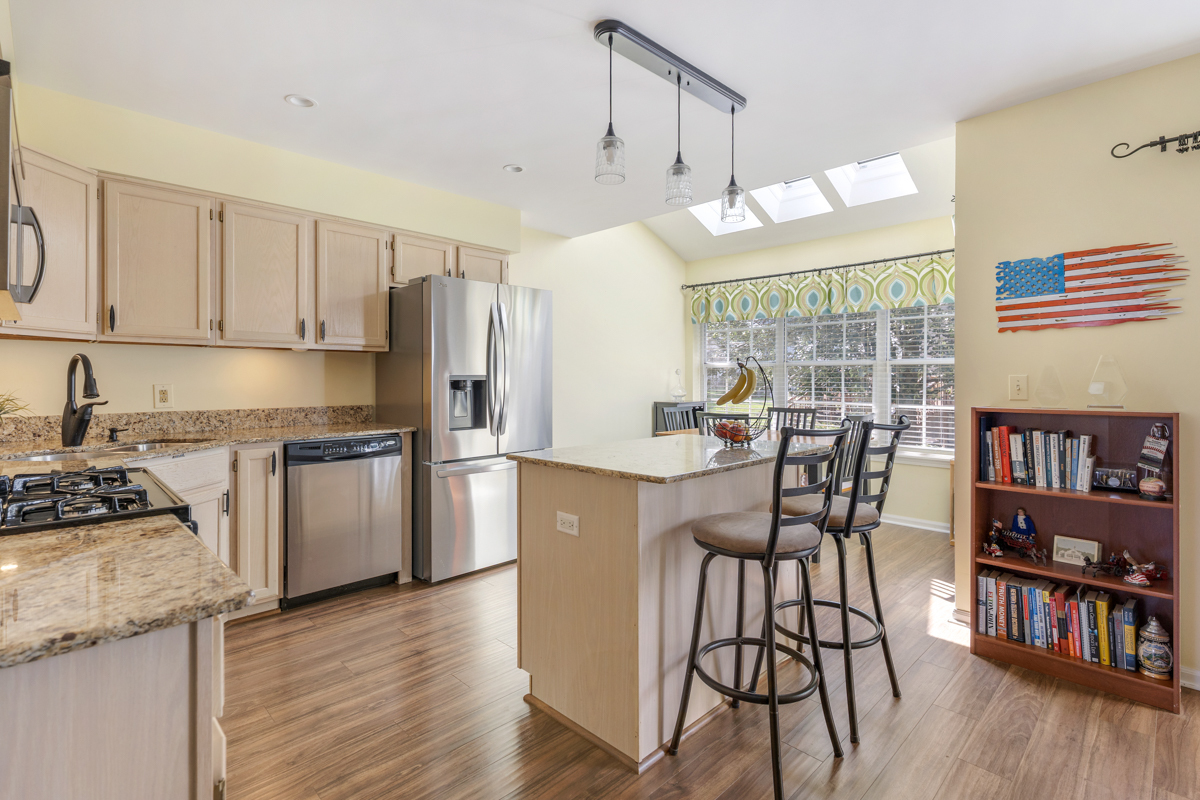 1352 ARLINGTON Court