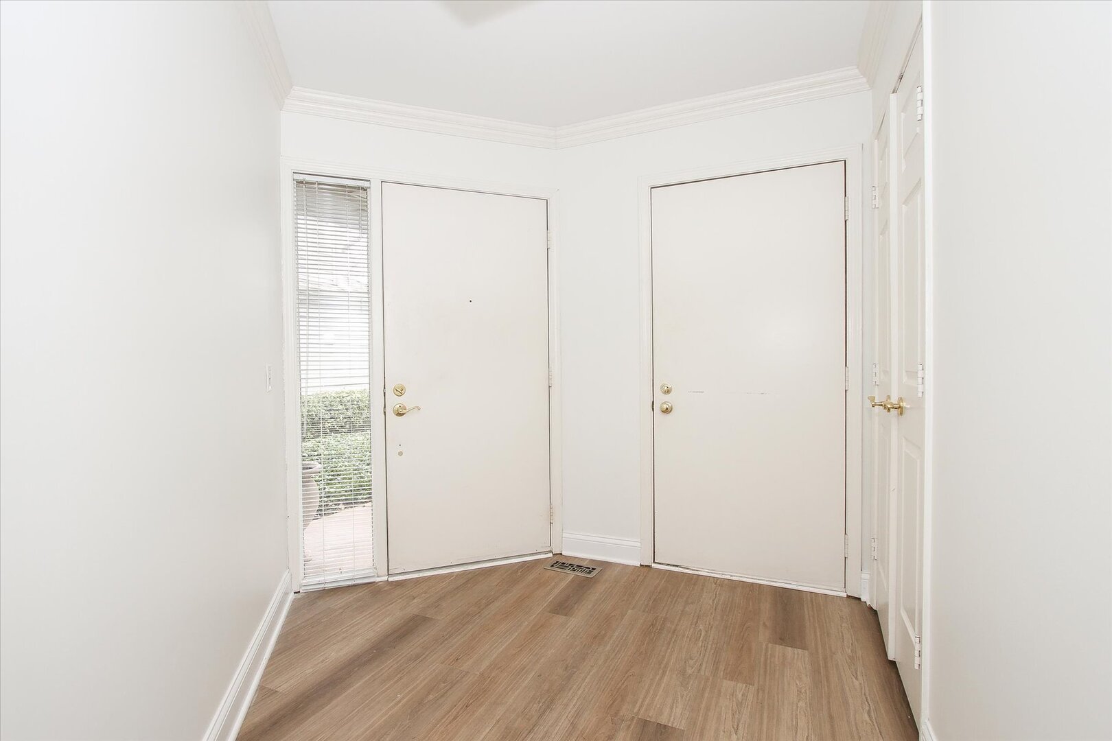 981 Longmeadow Court 1030