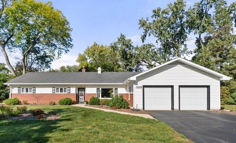 Photo of 325 E Hawthorne Boulevard, Wheaton, IL 60187 (MLS # 12495873) Photo of 325 E Hawthorne Boulevard, Wheaton, IL 60187 (MLS # 12495873)