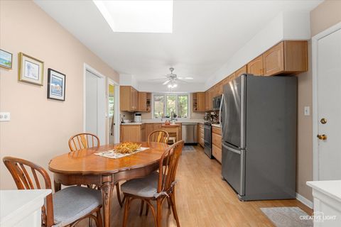 Tiny photo for 325 E Hawthorne Boulevard, Wheaton, IL 60187 (MLS # 12495873)
