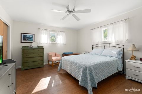 Tiny photo for 325 E Hawthorne Boulevard, Wheaton, IL 60187 (MLS # 12495873)