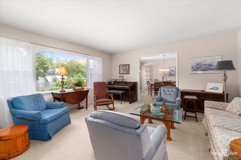 Tiny photo for 325 E Hawthorne Boulevard, Wheaton, IL 60187 (MLS # 12495873)