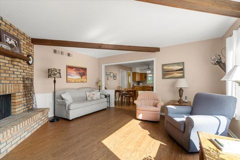 Tiny photo for 325 E Hawthorne Boulevard, Wheaton, IL 60187 (MLS # 12495873)