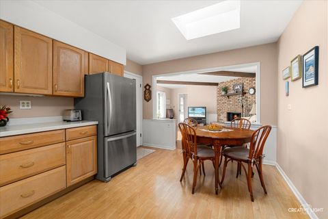 Tiny photo for 325 E Hawthorne Boulevard, Wheaton, IL 60187 (MLS # 12495873)