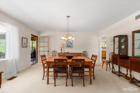 Tiny photo for 325 E Hawthorne Boulevard, Wheaton, IL 60187 (MLS # 12495873)