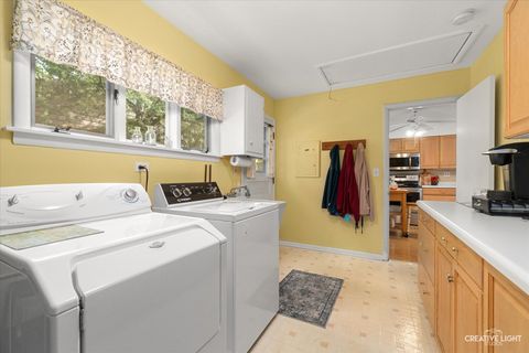 Tiny photo for 325 E Hawthorne Boulevard, Wheaton, IL 60187 (MLS # 12495873)