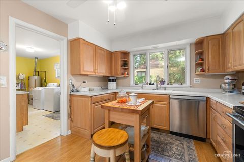 Tiny photo for 325 E Hawthorne Boulevard, Wheaton, IL 60187 (MLS # 12495873)