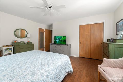 Tiny photo for 325 E Hawthorne Boulevard, Wheaton, IL 60187 (MLS # 12495873)