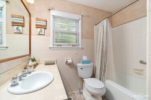 Tiny photo for 325 E Hawthorne Boulevard, Wheaton, IL 60187 (MLS # 12495873)