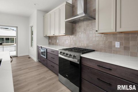 Tiny photo for 7123 Alvie Lane, Bettendorf, IA 52722 (MLS # QC4265022)