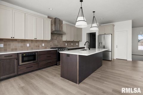 Tiny photo for 7123 Alvie Lane, Bettendorf, IA 52722 (MLS # QC4265022)