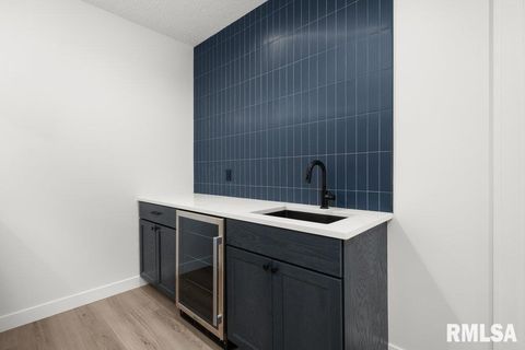 Tiny photo for 7123 Alvie Lane, Bettendorf, IA 52722 (MLS # QC4265022)