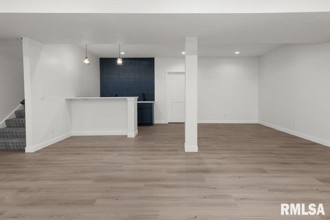 Tiny photo for 7123 Alvie Lane, Bettendorf, IA 52722 (MLS # QC4265022)