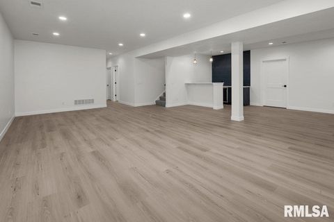 Tiny photo for 7123 Alvie Lane, Bettendorf, IA 52722 (MLS # QC4265022)