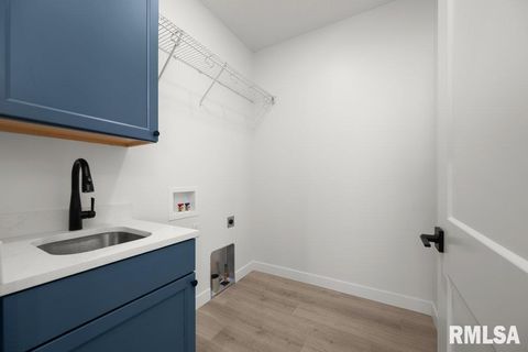 Tiny photo for 7123 Alvie Lane, Bettendorf, IA 52722 (MLS # QC4265022)