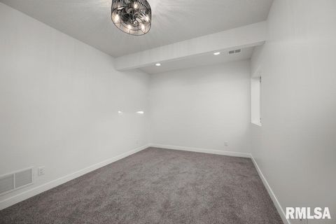 Tiny photo for 7123 Alvie Lane, Bettendorf, IA 52722 (MLS # QC4265022)