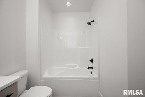 Tiny photo for 7123 Alvie Lane, Bettendorf, IA 52722 (MLS # QC4265022)