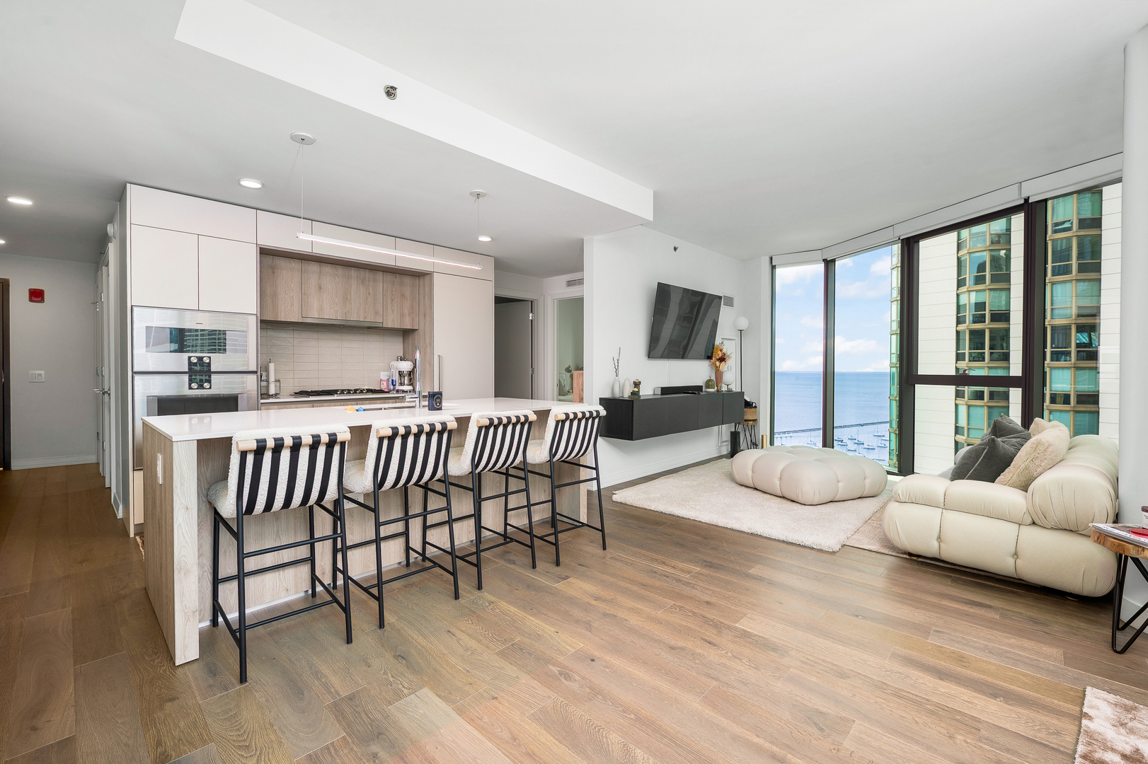 211 N Harbor Drive 2101