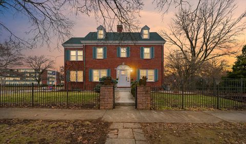 Photo of 812 W Delaware Avenue, Urbana, IL 61801 (MLS # 12540627)