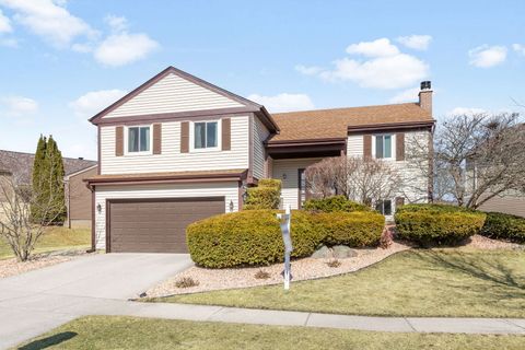 Tiny photo for 203 Albert Drive, Vernon Hills, IL 60061 (MLS # 12576873)