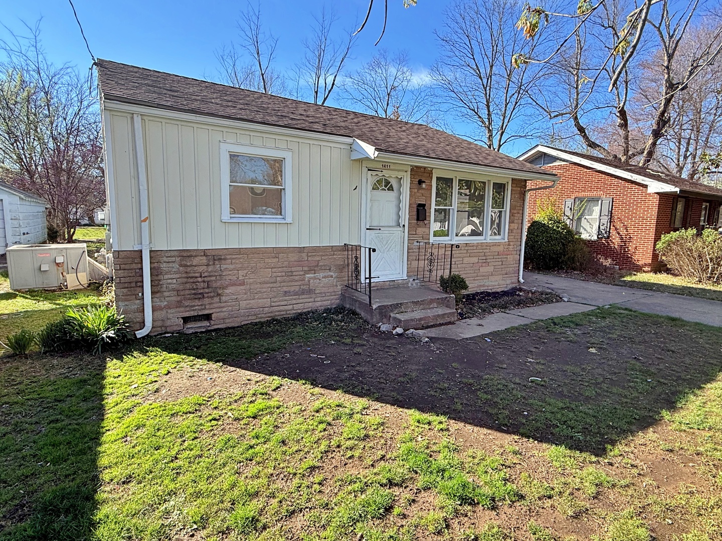 1611 Ferry Street